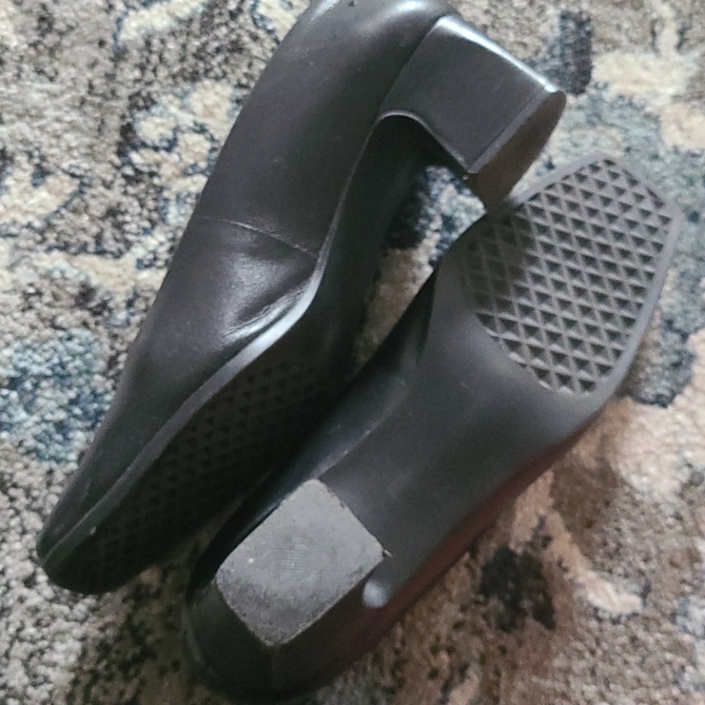 Shoes - Picture 2 of 4